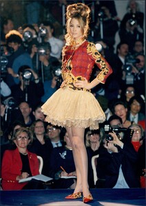 versace-hc-ss-1992-2.thumb.jpg.5c6b575c21e3183cf6469ecba6fd6fa6.jpg