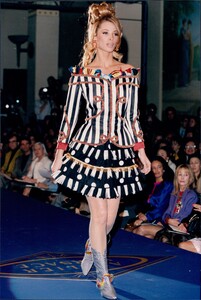 versace-hc-ss-1992-3.thumb.jpg.d6cbb7ecc16389292904b13b48145b80.jpg