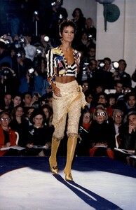 versace-hc-ss-1992-4.thumb.jpg.addcc1e762eb71683a862dc8aee2817a.jpg