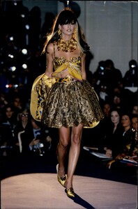 versace-hc-ss-1992-5.thumb.jpg.dcaf328d24202f80ba38920e97e68a9d.jpg