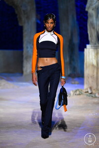versace-ss21-look005-f37cd8.thumb.JPG.9f303d10b6f452184f7297a43203668d.JPG