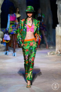 versace-ss21-look041-927d56.thumb.JPG.efed2288f588f4d8c71ebe7642c568ad.JPG