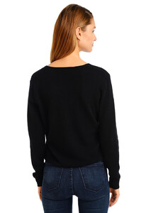 vneck_black_0314.jpg