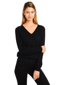 vneck_black_0575.jpg