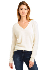 vneck_cream_0017.jpg