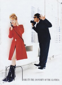 von_Unwerth_US_Vogue_August_1995_07.thumb.jpg.baeb86a5562f99737a893233ba8f1de1.jpg