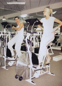 von_Unwerth_US_Vogue_June_1994_04.thumb.jpg.103798442e60b7907f3aa7007f3e19ba.jpg