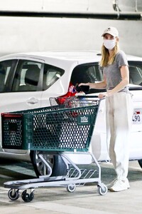 whitney-port-grocery-shopping-in-los-angeles-09-04-2020-1.jpg