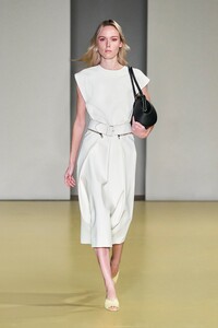 00001-SALVATORE-FERRAGAMO-RTW-Spring-21-credit-BRAND.thumb.jpg.1c97093816a29d3e1a9694535021499f.jpg
