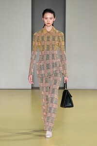 00007-SALVATORE-FERRAGAMO-RTW-Spring-21-credit-BRAND.thumb.jpg.def96fb6946fc047d5fd422db1aece4f.jpg