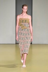 00008-SALVATORE-FERRAGAMO-RTW-Spring-21-credit-BRAND.thumb.jpg.4e2de723a7b1af103623f6ab467d09c7.jpg