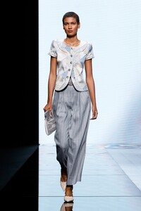 00009-giorgio-armani-RTW-spring-21.thumb.jpg.417a501c1580c78d15552c4ba681f07f.jpg