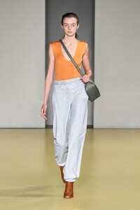 00014-SALVATORE-FERRAGAMO-RTW-Spring-21-credit-BRAND.thumb.jpg.52c5c09431a8e9ea14cef1798258e013.jpg