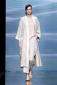 00018-giorgio-armani-RTW-spring-21.thumb.jpg.0b5bfa0673efcae788957402c54958e0.jpg