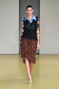 00020-SALVATORE-FERRAGAMO-RTW-Spring-21-credit-BRAND.thumb.jpg.008b404a4c9bce57ec46ca845ca15e4a.jpg