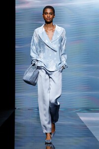 00029-giorgio-armani-RTW-spring-21.thumb.jpg.1864c3b79cb99e39c144a8fd2353bb66.jpg