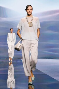 00033-giorgio-armani-RTW-spring-21.thumb.jpg.8f975afea5ecff6e348351b145f03550.jpg