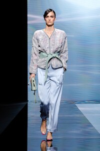 00036-giorgio-armani-RTW-spring-21.thumb.jpg.52e18c3ec9ae9c1d25cb2470c9b678c1.jpg