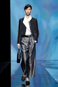 00042-giorgio-armani-RTW-spring-21.thumb.jpg.98d280587fedd13661f2d4e18274e05e.jpg