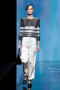 00044-giorgio-armani-RTW-spring-21.thumb.jpg.4a6e1c60cc939207fcf10532b09ec621.jpg