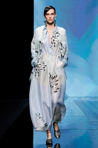 00073-giorgio-armani-RTW-spring-21.thumb.jpg.18af3a1948dff693786ca96753290c83.jpg