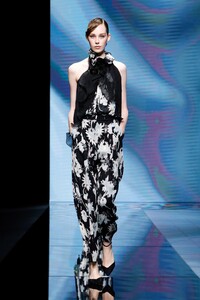 00076-giorgio-armani-RTW-spring-21.thumb.jpg.14ea5e9c1ff518f64e8059652516d32c.jpg