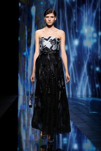 00084-giorgio-armani-RTW-spring-21.thumb.jpg.dd415a07cdf2acb5bf647f13039ca381.jpg
