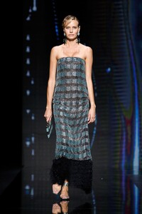 00094-giorgio-armani-RTW-spring-21.thumb.jpg.e03eb4fa992dddf458650e236bad9af8.jpg