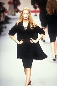 1020844752_Chanel1995WomenRTW79.thumb.jpg.1251a4b8bb1043670f016b5bbd7594cb.jpg