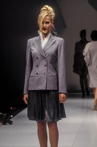 1033696707_SalvatoreFerragamo1995WomenRTW34.thumb.jpg.db4ad1e9f68ad298f2dc2162c66b7fc3.jpg