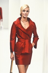 1034754379_DolceGabbana1996WomenRTW146.thumb.jpg.ca4a5184f75c657a49cfde1264ddbb01.jpg