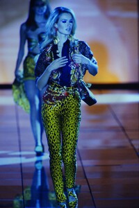 1044133418_versace-ss-1992(7).thumb.jpg.dccc78a265da8ee1dd32f4b2dbaaac5c.jpg