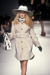 1058540523_VivienneWestwood1995WomenRTW40.thumb.jpg.e42492131090beb5139f5aec3b5ecc60.jpg