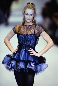 1061453763_blumarine-fw-1994(13).thumb.jpg.549108a3c4dca79f0b2a3eebc1120b17.jpg