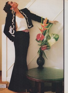 1094234736_VOGUEUSApr198508.thumb.jpg.944592e44914df866398457db8a68a1a.jpg