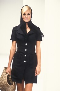 1101542472_DolceGabbana1996WomenRTW42.thumb.jpg.aa02d82d39163f6d52be8f1f70ceae13.jpg