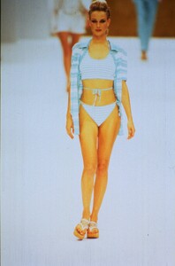 111687150_escada-ss-1998(1).thumb.jpg.e653896dc0c5683347463492cb6c91d5.jpg