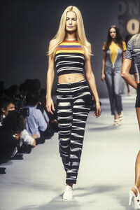 1200447411_Missoni1996WomenRTW20.thumb.jpg.8c714ac0761b3a8e27723b30f67e6261.jpg