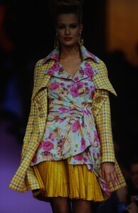 1219911800_christian-lacroix-hc-ss-1994(8).thumb.jpg.bc882bd95e1e285ddc7eb7df35ac0c1c.jpg