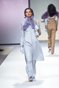 1245649693_Valentino2000WomenRTW116.thumb.jpg.7e25dd4a7d2e3db711bda15a5a7c5dbc.jpg