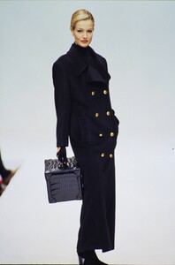 1296931202_gucci-fw-1992(9).thumb.jpg.7ab8724c7c302aa731344b90b525b140.jpg