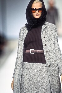 1320684193_Valentino2000WomenRTW127.thumb.jpg.195f45776a08f09f13ef9d025d3526fd.jpg