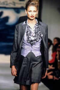 1321003505_JeromeLHuillier1995WomenRTW15.thumb.jpg.32d55e6b8b67521f98c0c2696580ea7c.jpg