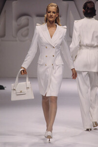 1321641885_MaxMara1995WomenRTW34.thumb.jpg.8f960b742d2c4d79c016338e35fb6503.jpg