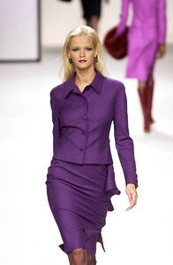 1377652030_Valentino2000WomenRTW25.thumb.jpg.a6ba58570d2e4b86700d63b6ef9216c1.jpg