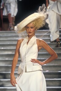 1385461707_ChristianDior1998HauteCouture55.thumb.jpg.11eaafea0936459f4e825ceb46fea618.jpg