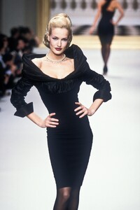 1386174129_HerveLeger1995WomenRTW96.thumb.jpg.85d3652765527d9cff63461398b74196.jpg