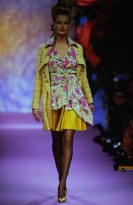 1403078778_christian-lacroix-hc-ss-1994(1).thumb.jpg.e6122876e44c1fd7a37b50e38afd78c1.jpg