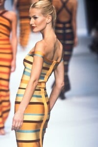 1403566841_HerveLeger1997WomenRTW168.thumb.jpg.9a045337adf897b5f7f160f844926056.jpg