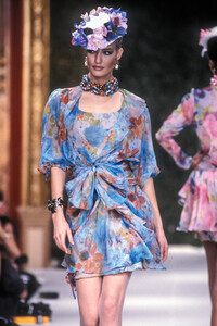 1405865324_JeanLouisScherrerCoutureSpring19912.thumb.jpg.a1a3a07b594d2fa2f78399188d51f4f7.jpg